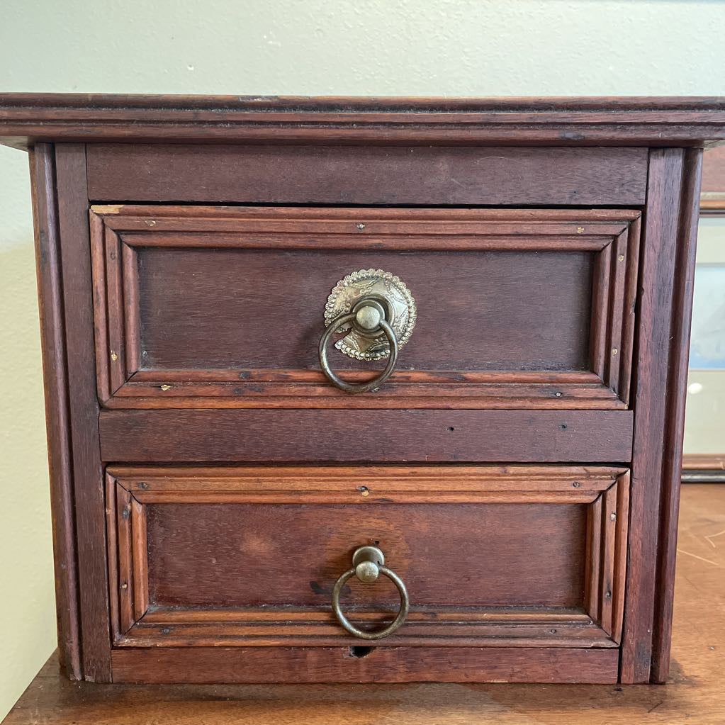 Vintage Handmade 4 Drawer Chest w/ Photo of Craftsmen