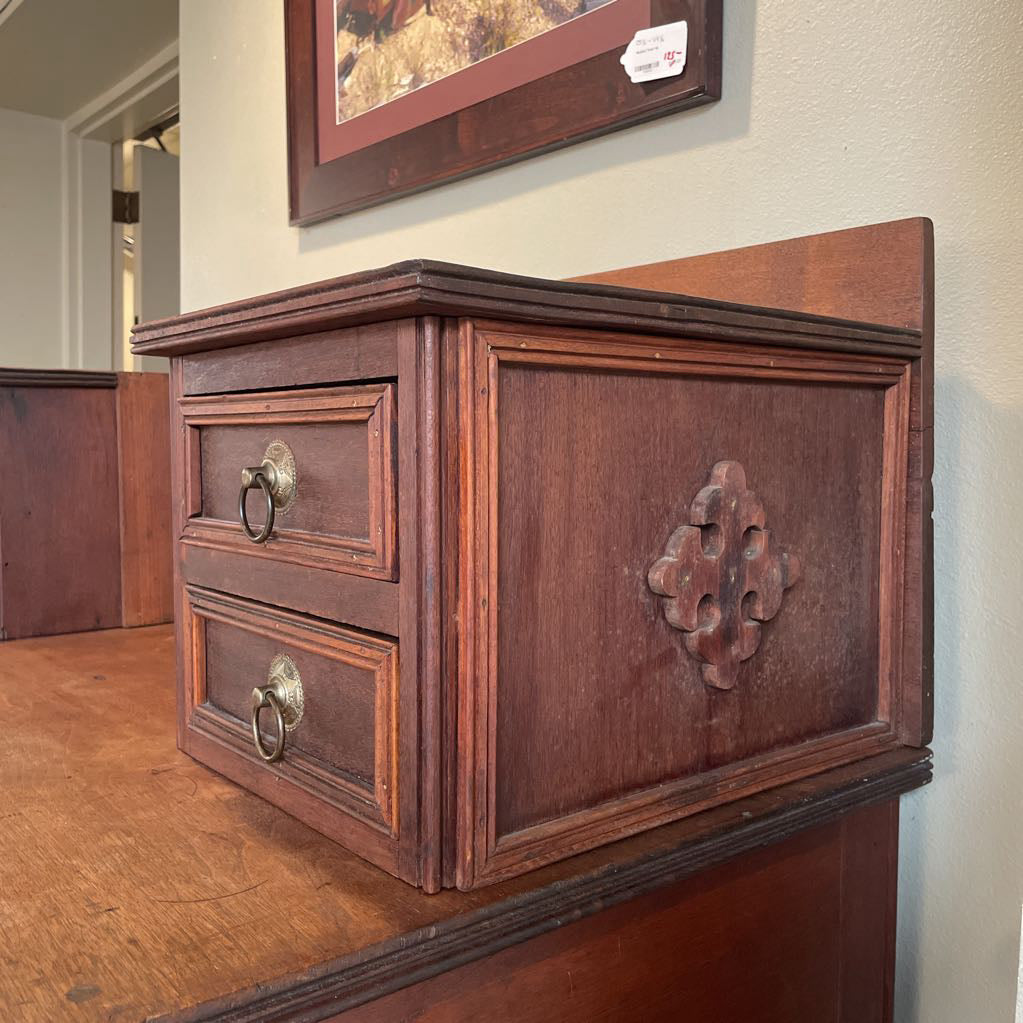 Vintage Handmade 4 Drawer Chest w/ Photo of Craftsmen