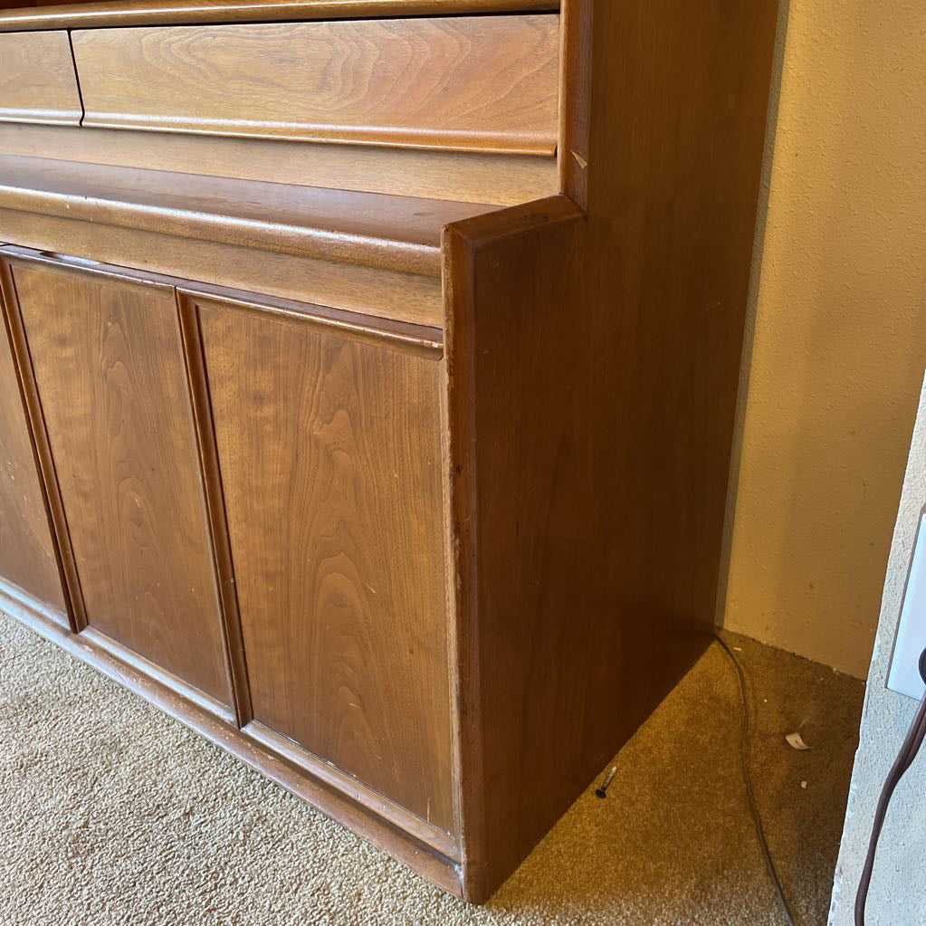 Drexel Parallel Hutch