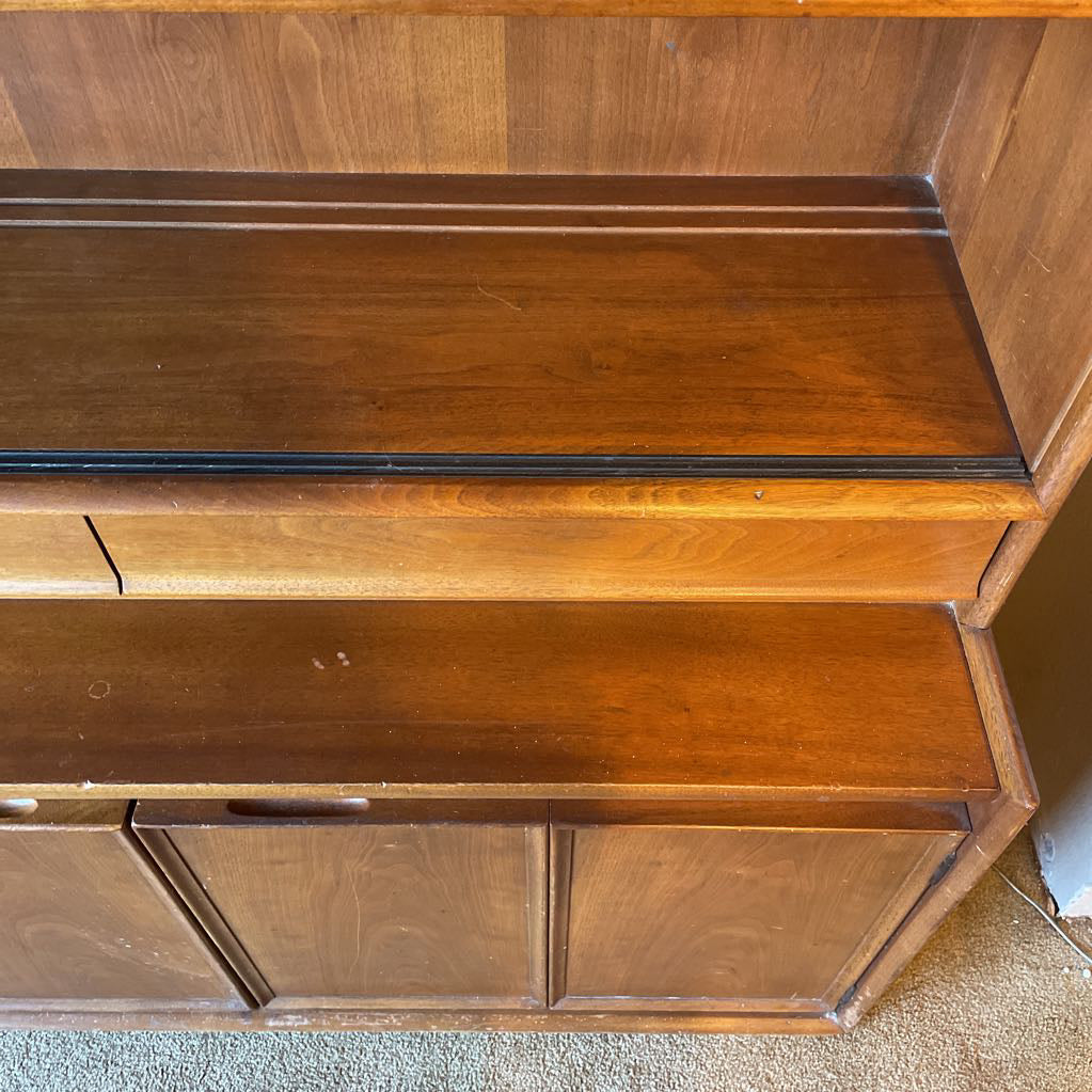 Drexel Parallel Hutch