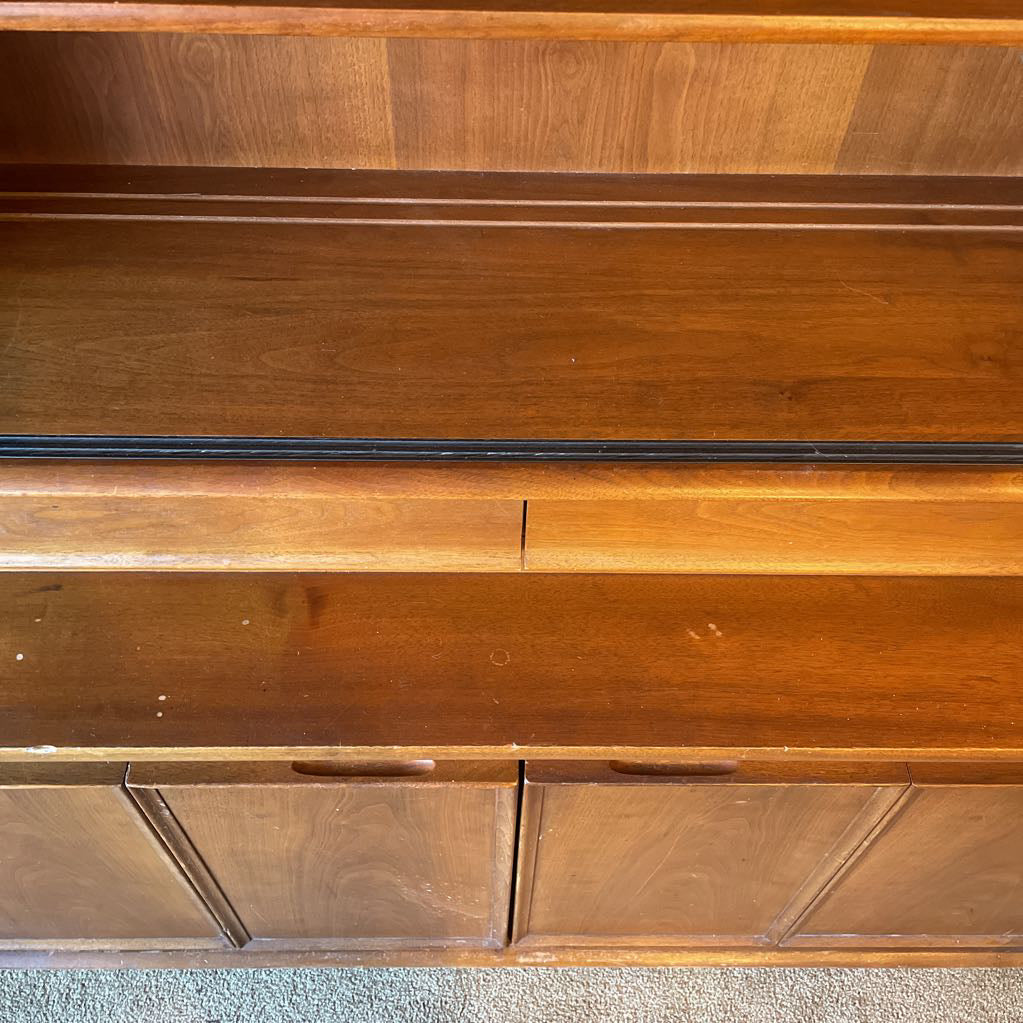 Drexel Parallel Hutch