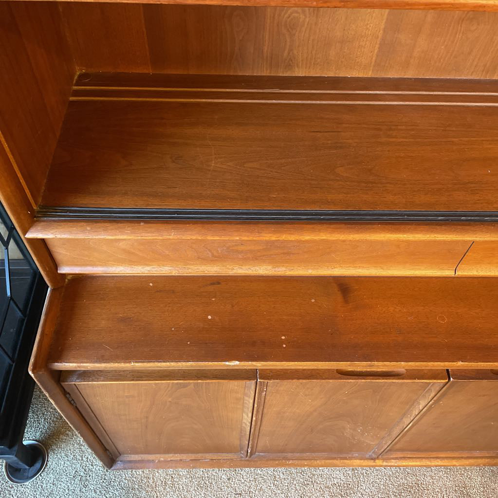 Drexel Parallel Hutch