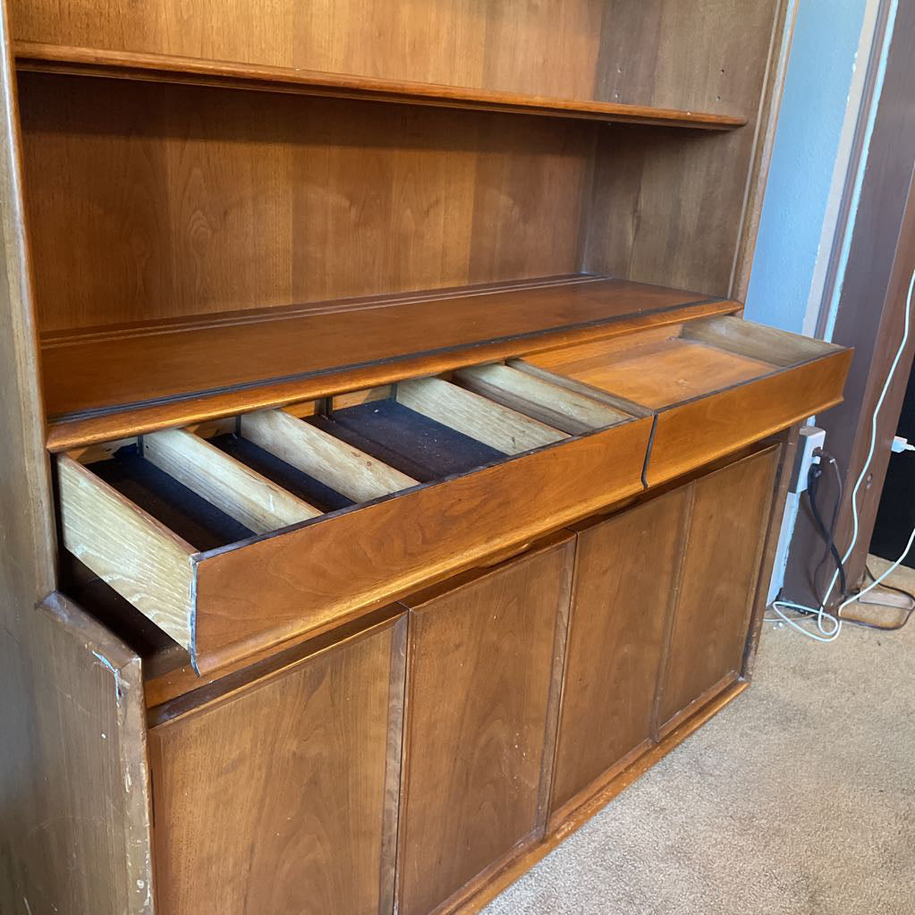 Drexel Parallel Hutch