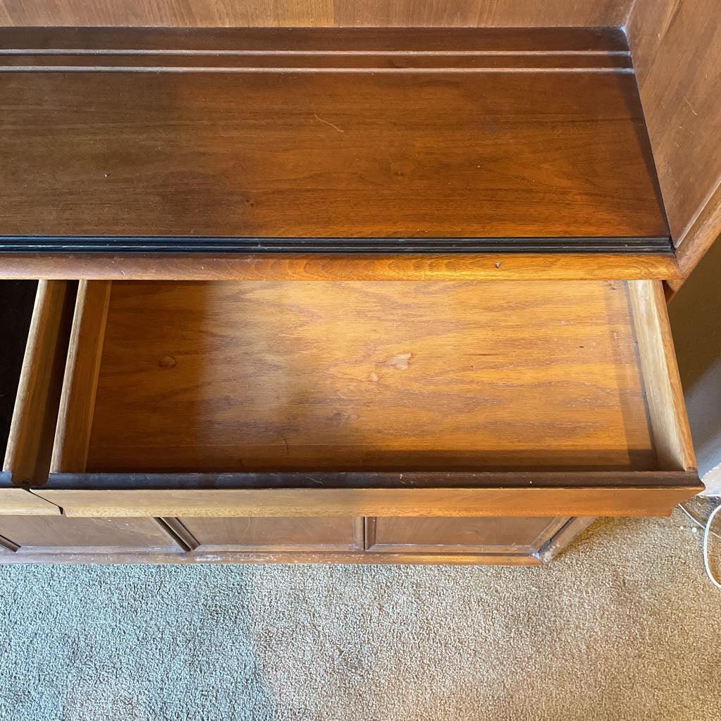 Drexel Parallel Hutch