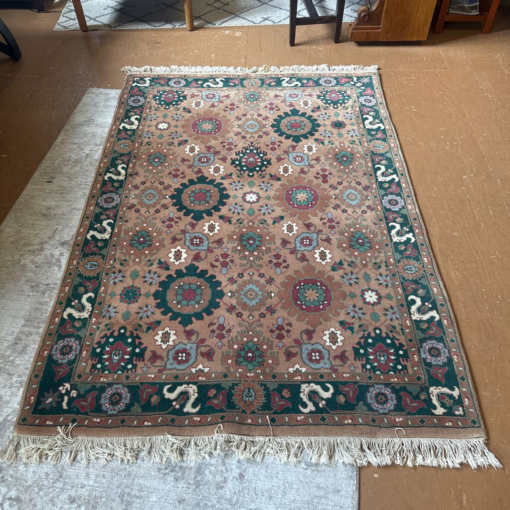 Green and Tan Traditional Wool Rug