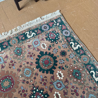 Green and Tan Traditional Wool Rug
