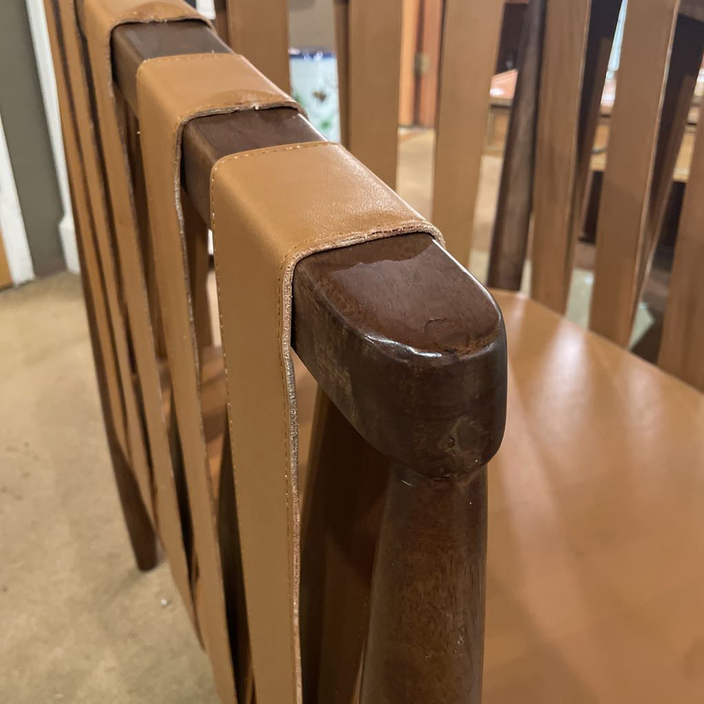 Daghelle Chair