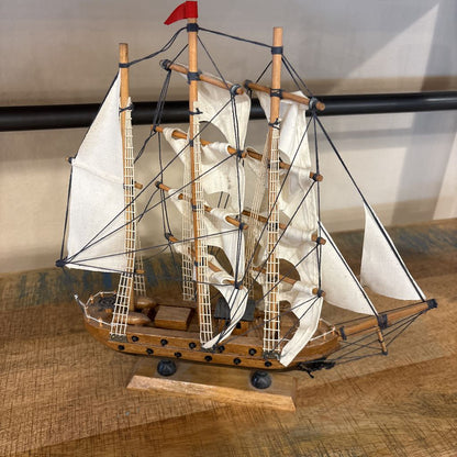 Model Boat UNIQUE FINDS