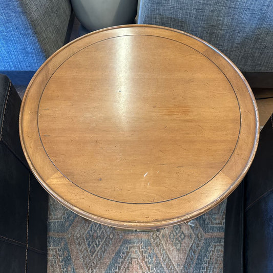 Traditional Round 1 Drawer End Table C SIDE TABLES