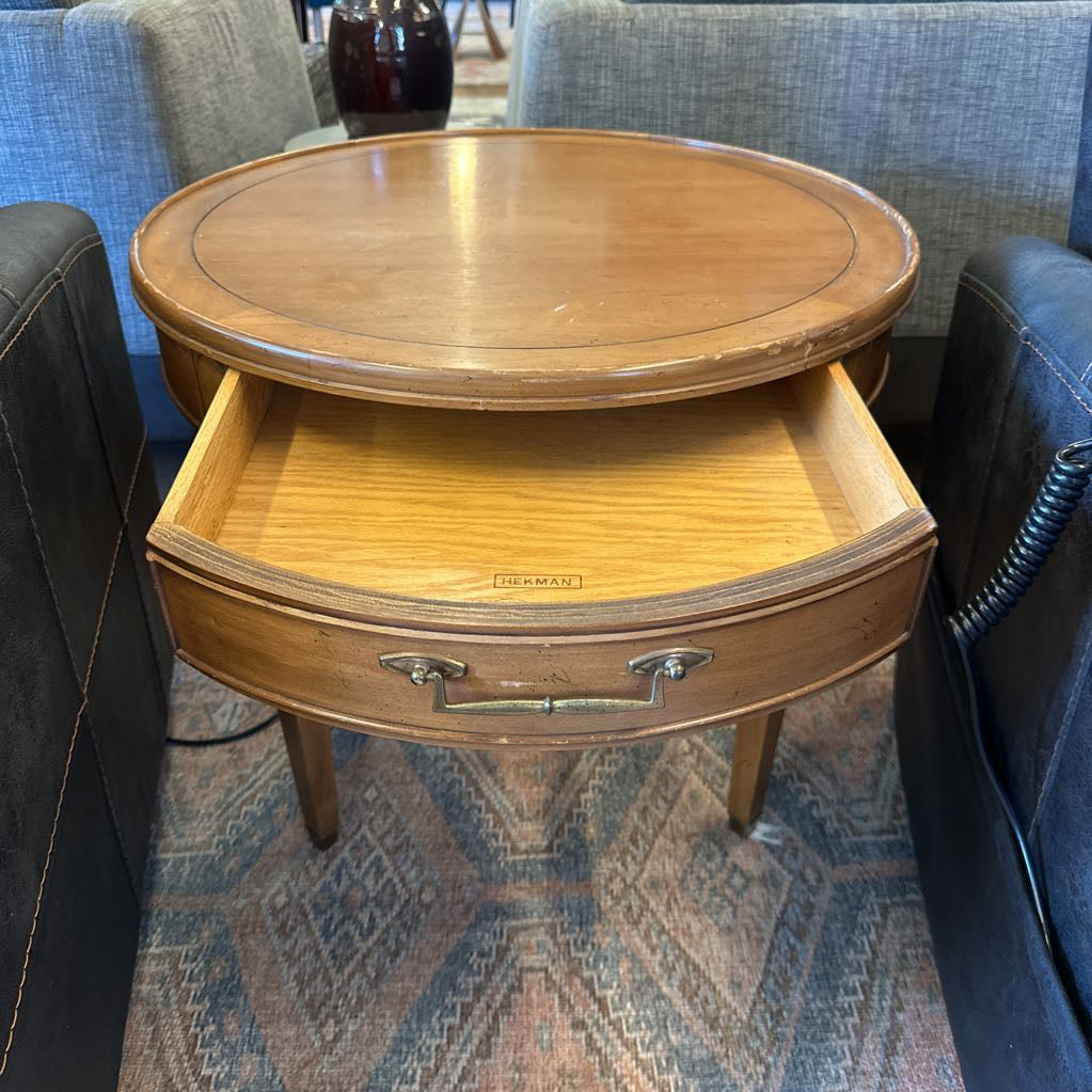 Traditional Round 1 Drawer End Table C SIDE TABLES