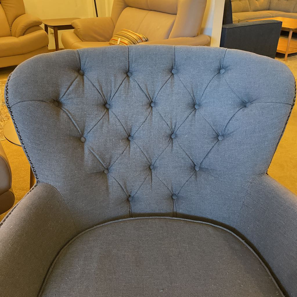Grey Tufted Back Arm Chair (as is) U ACCENT CHAIRS