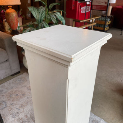 White Column Stand