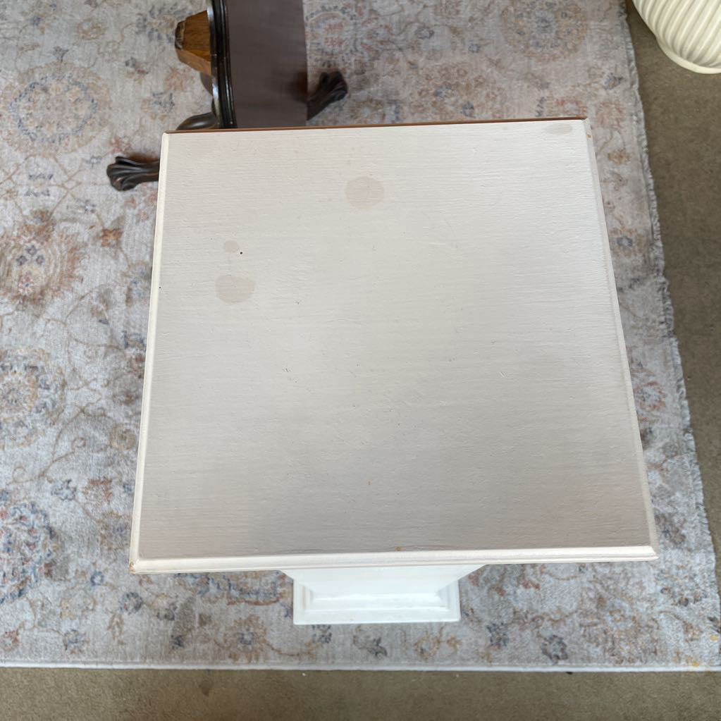 White Column Stand