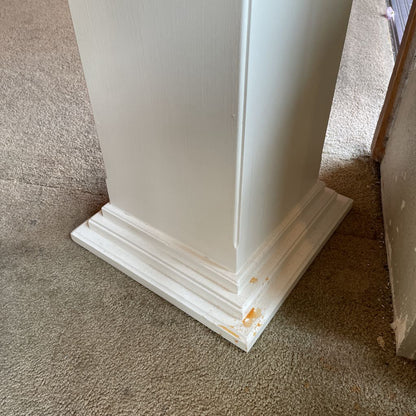 White Column Stand