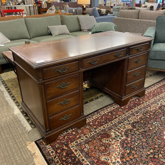 Classic Traditional Desk (AS IS) C DESKS