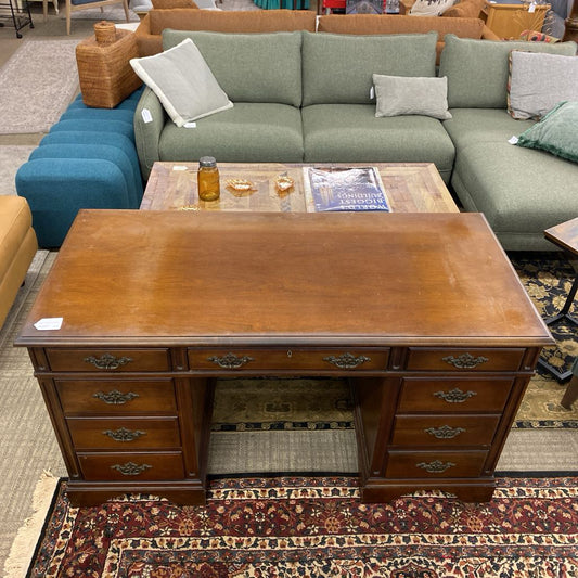 Classic Traditional Desk (AS IS) C DESKS