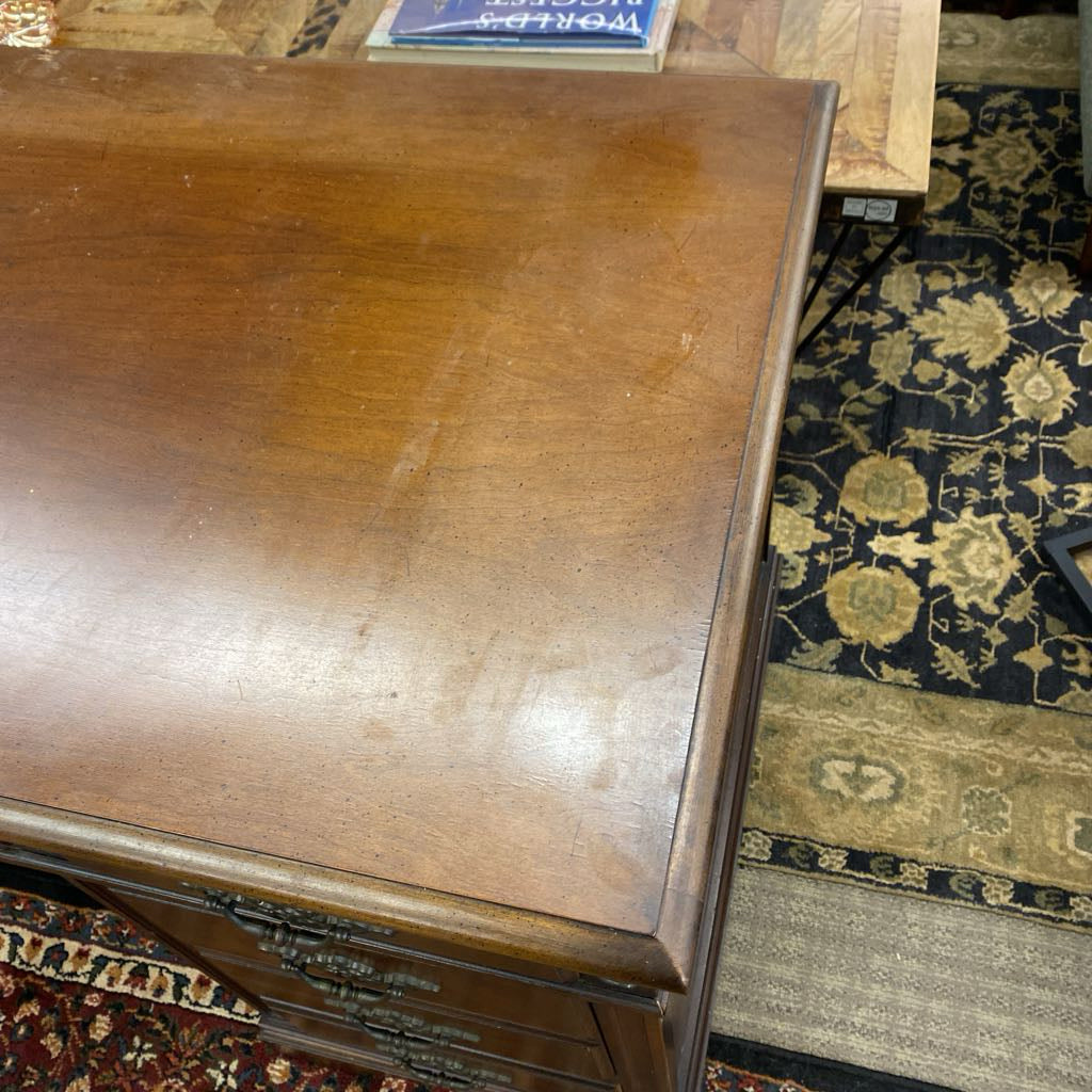 Classic Traditional Desk (AS IS) C DESKS