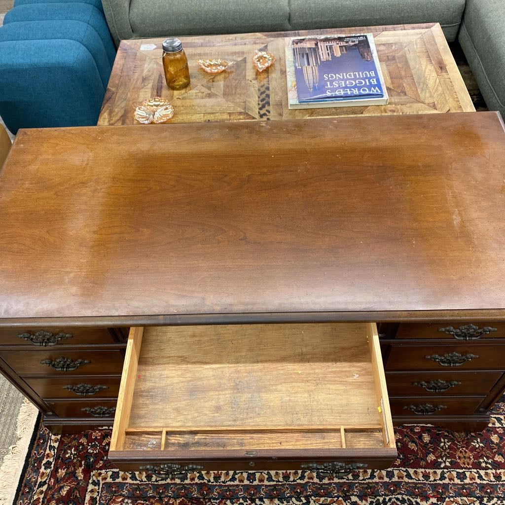 Classic Traditional Desk (AS IS) C DESKS