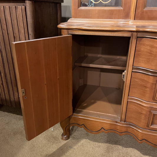 Bassett Maple Vintage China Hutch C CABINETS