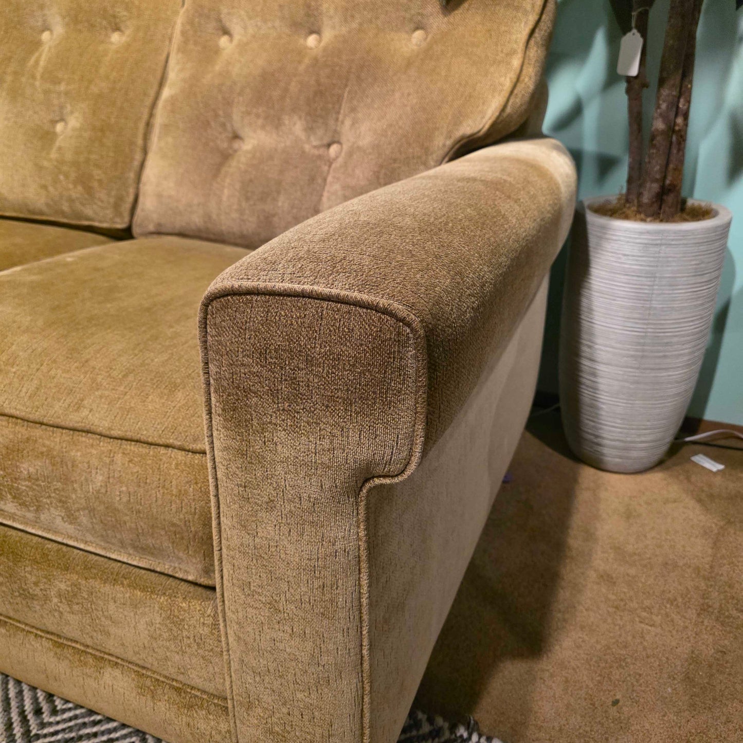 That 70' Show Styled Corner Sectional with Tufted Pillows