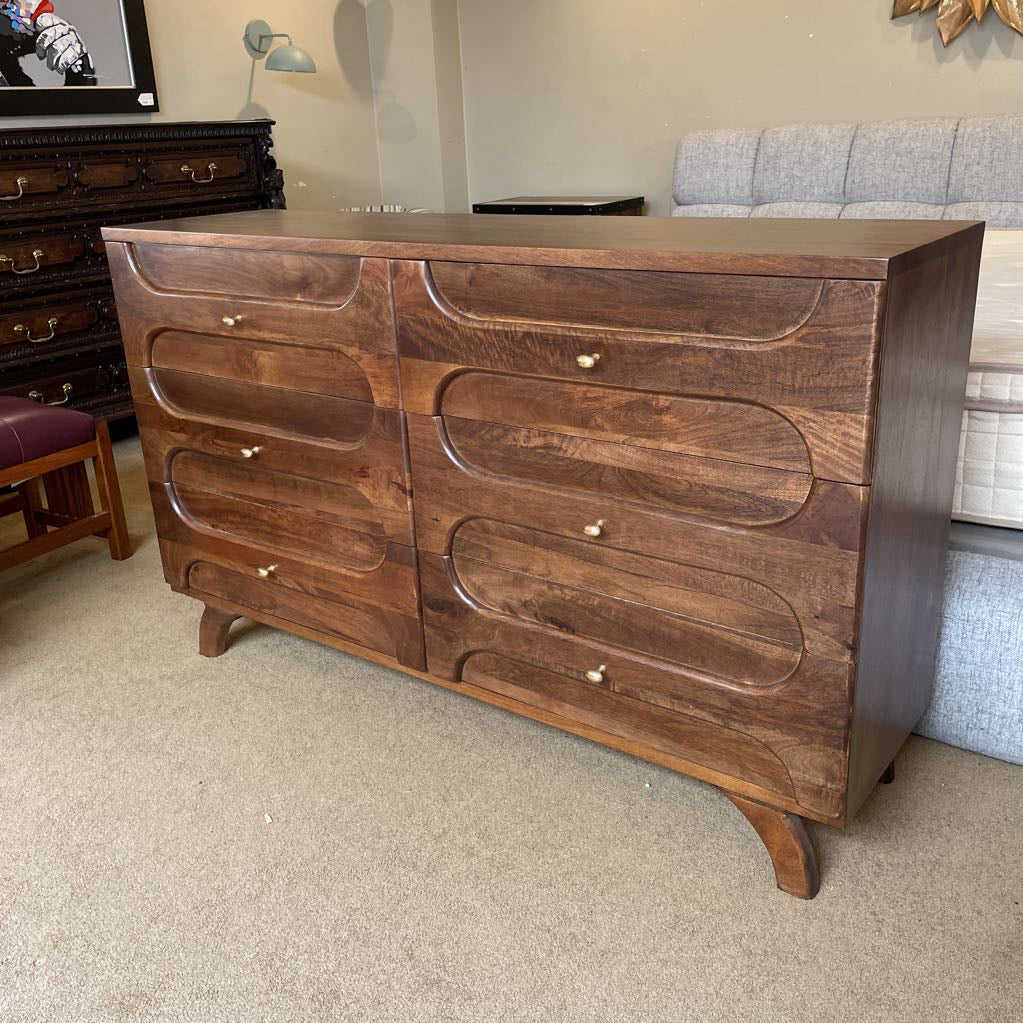 Pirogue Dresser C LOWBOYS