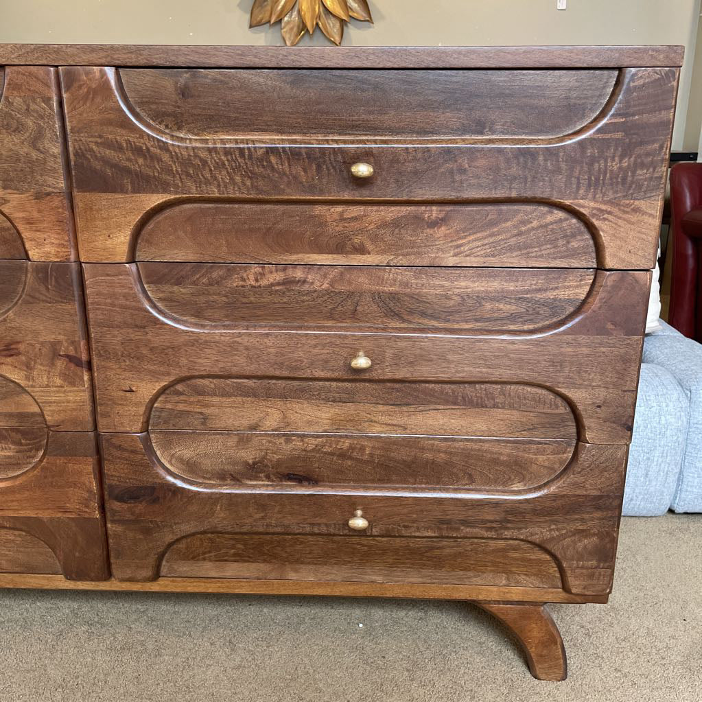 Pirogue Dresser C LOWBOYS