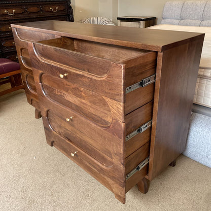 Pirogue Dresser C LOWBOYS