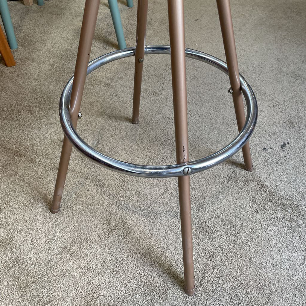 MC Swivel Stool