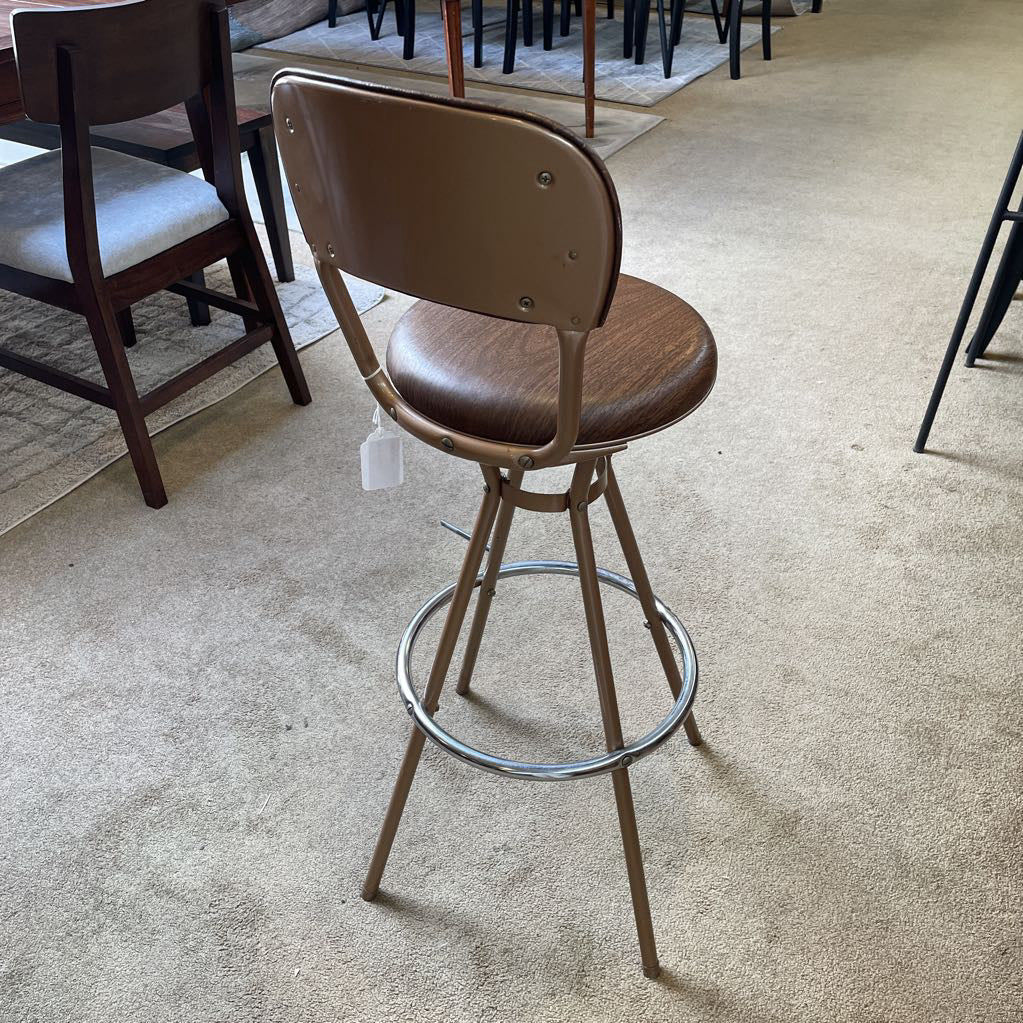 MC Swivel Stool