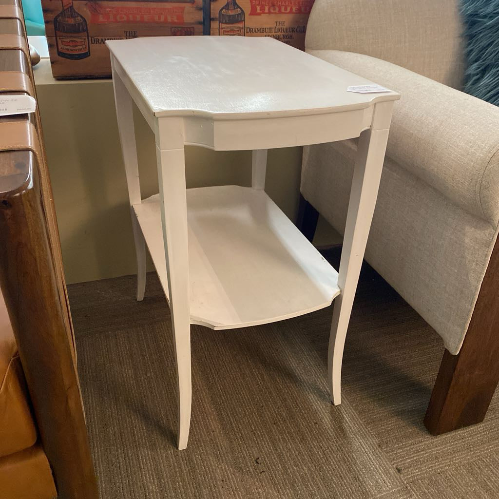 Classic White Side Table w/Shelf C SIDE TABLES