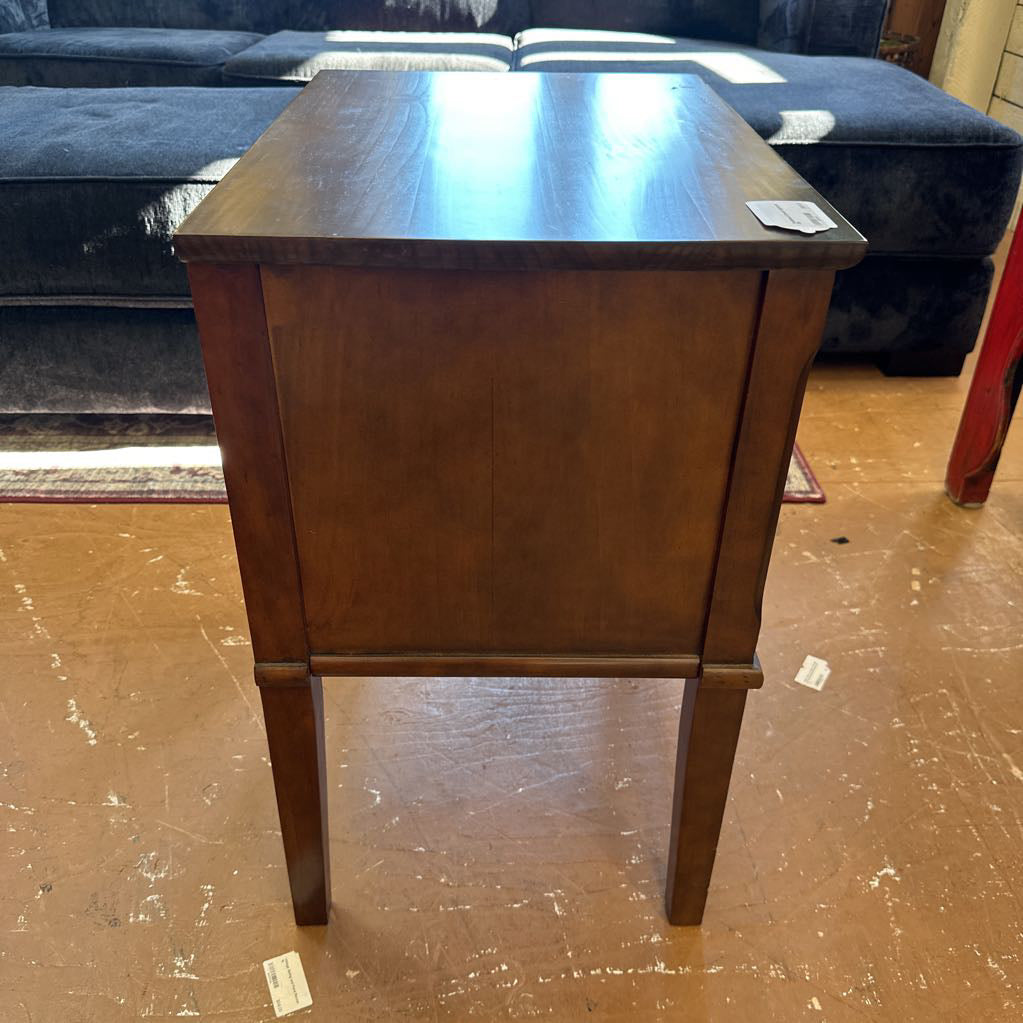 Traditional 2 Drawer Nightstand