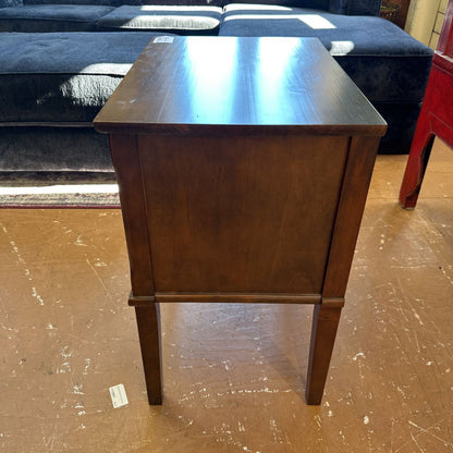 Traditional 2 Drawer Nightstand