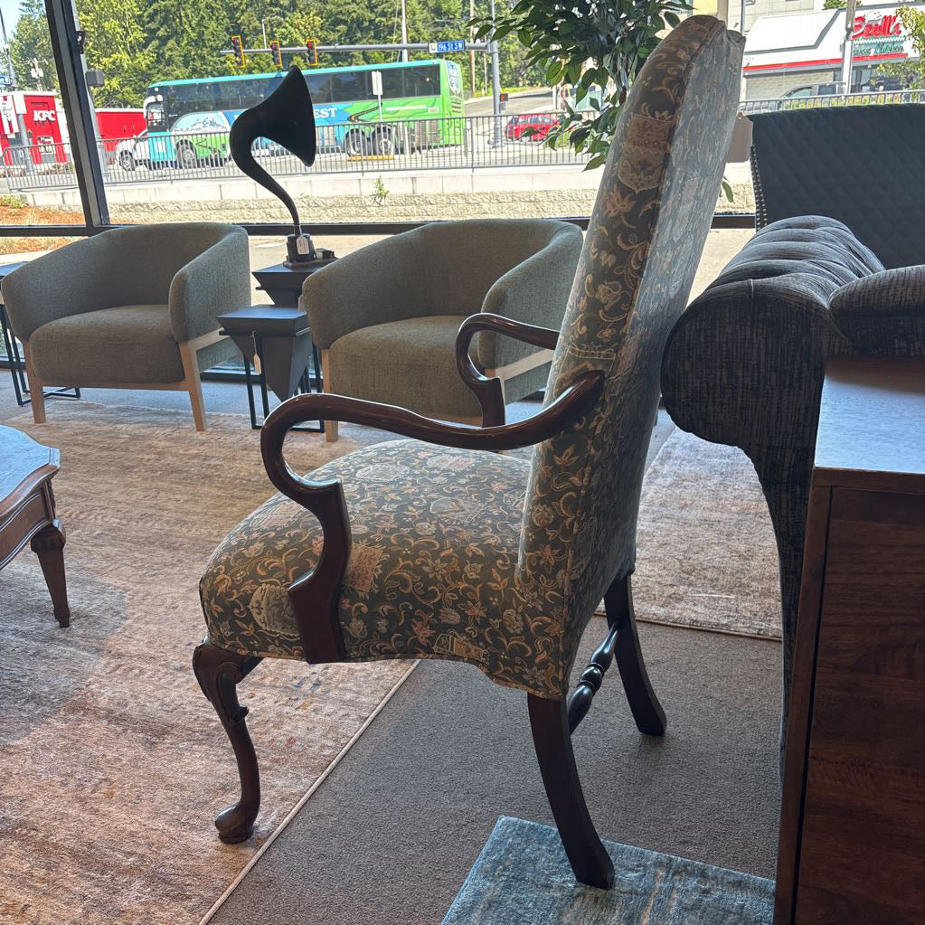 Georgian-Style Mahogany Armchair U ACCENT CHAIRS