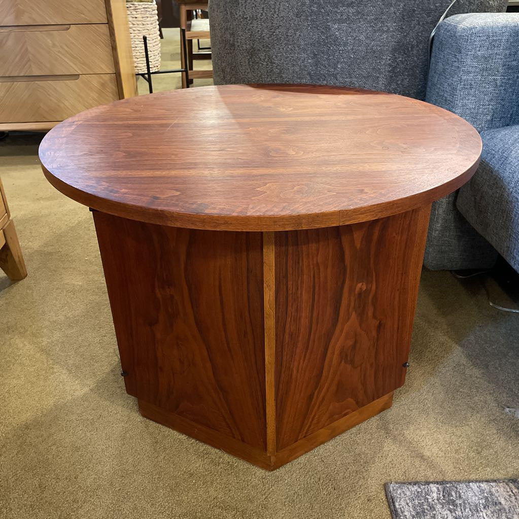 Lane Hexagon Round Top End Table C SIDE TABLES