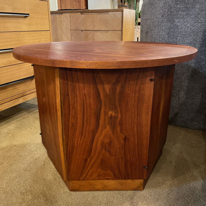 Lane Hexagon Round Top End Table C SIDE TABLES