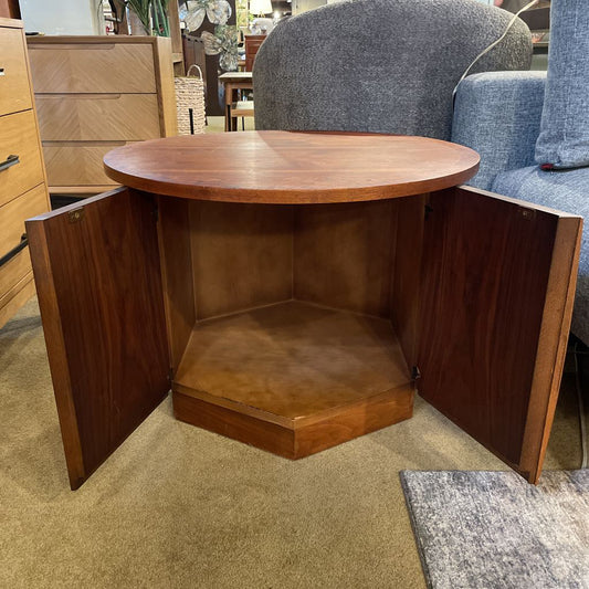 Lane Hexagon Round Top End Table C SIDE TABLES