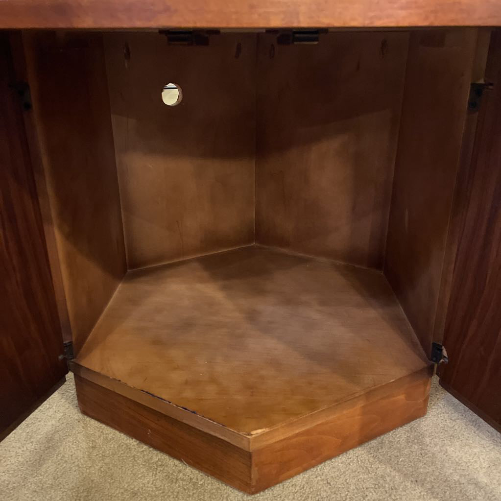 Lane Hexagon Round Top End Table C SIDE TABLES