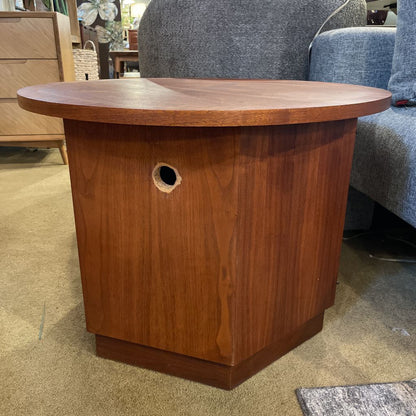 Lane Hexagon Round Top End Table C SIDE TABLES