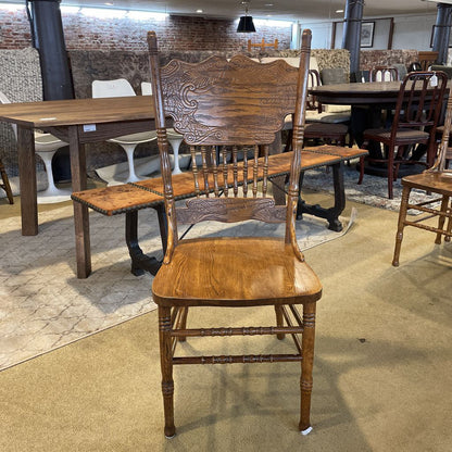 Oak Spindle Back Farmhouse Style Dining Chair SET OF 4