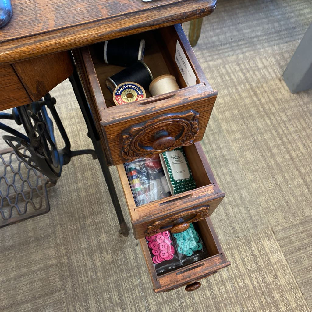 Antique SINGER Quarter Oak Sewing Machine UNIQUE FINDS