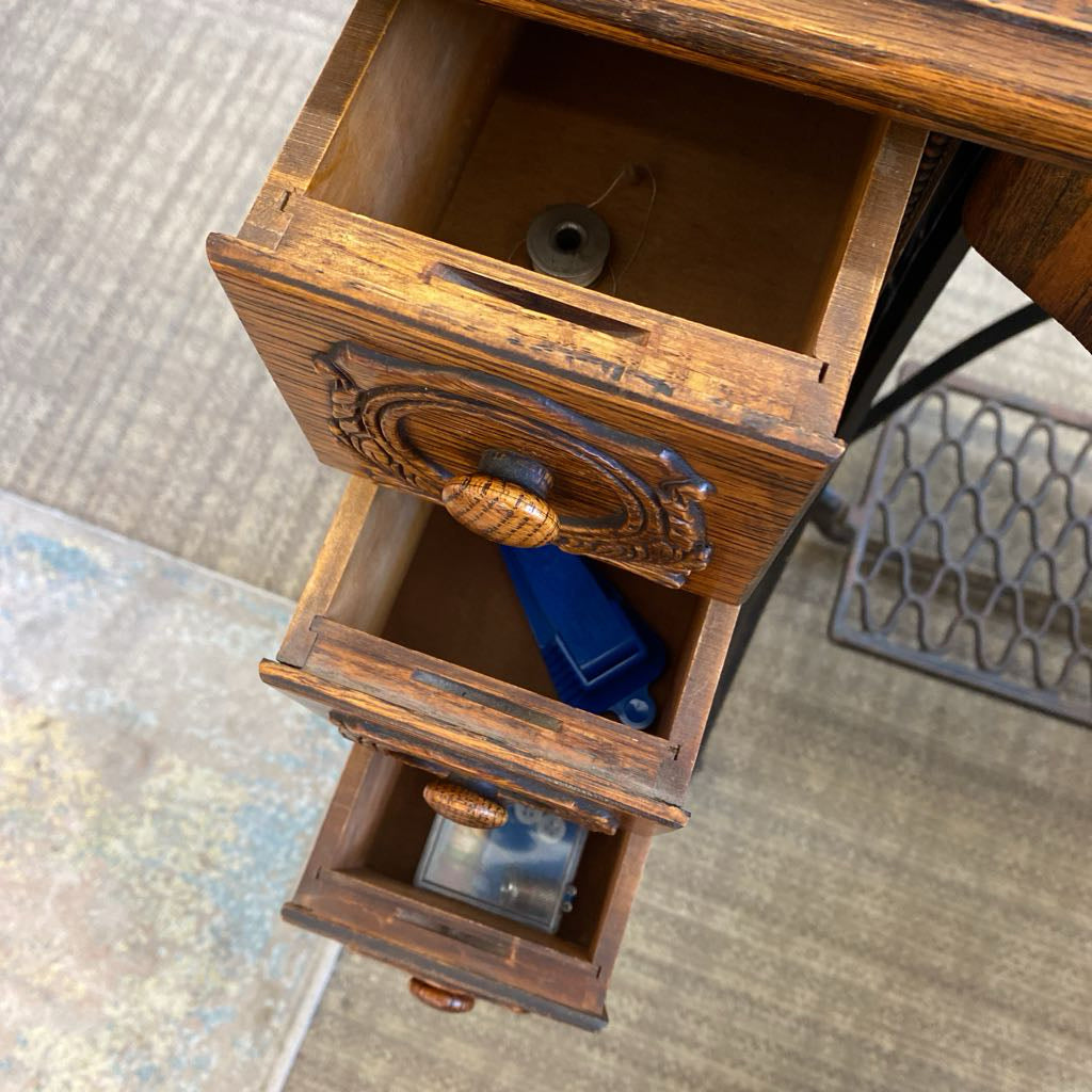 Antique SINGER Quarter Oak Sewing Machine UNIQUE FINDS
