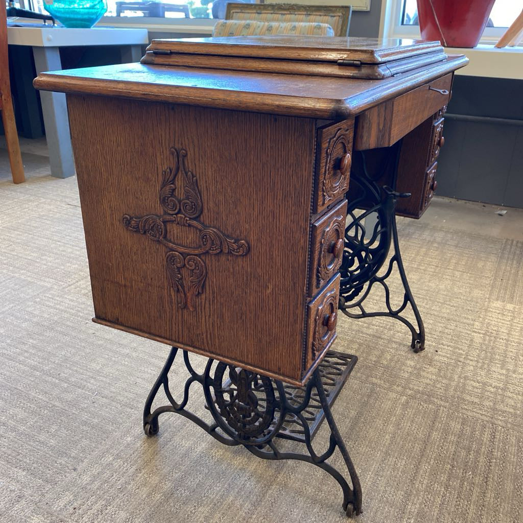 Antique SINGER Quarter Oak Sewing Machine UNIQUE FINDS