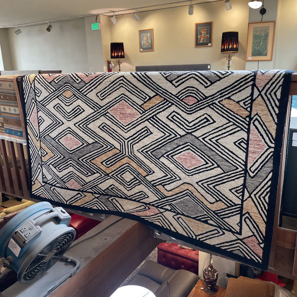 7'9" x 9'9" Colorful Earth Tones Geometric Black ZigZag Accent Rug