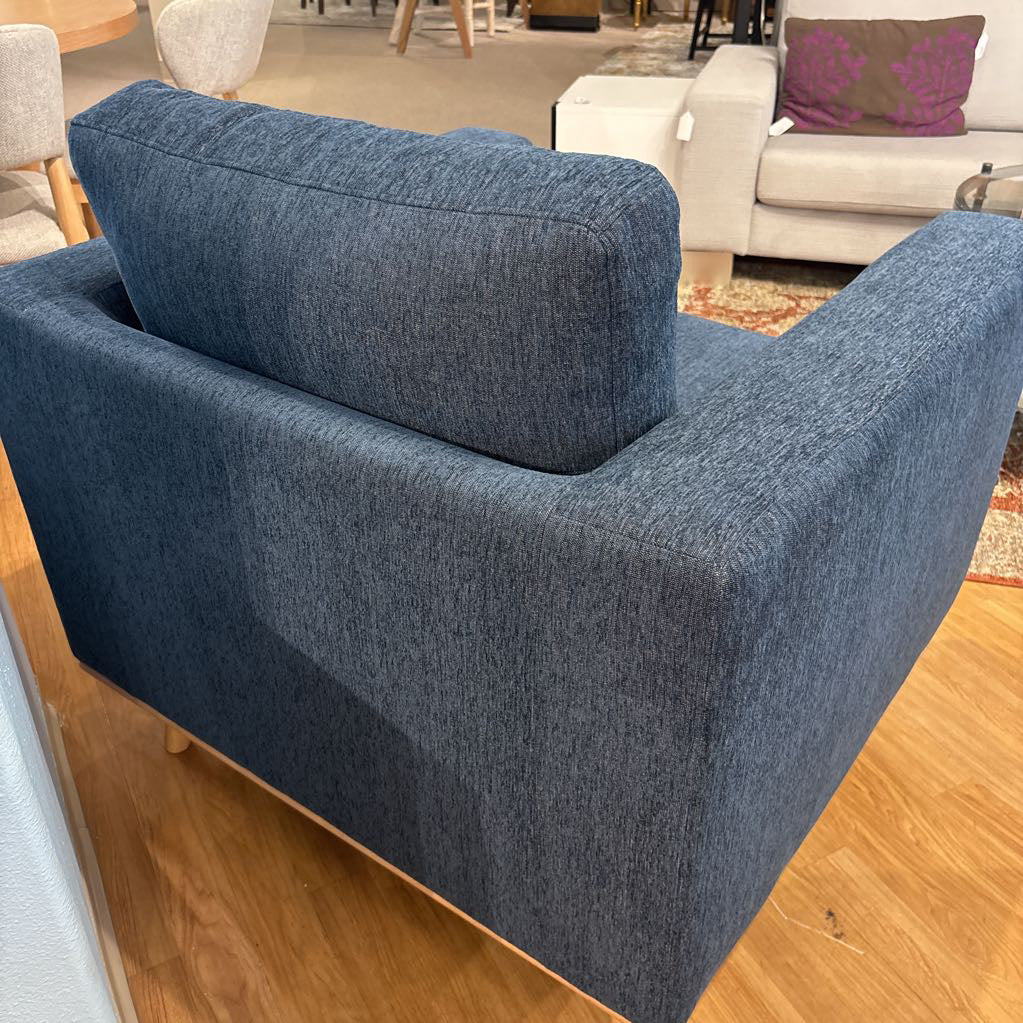 Alba Blue Moon Chair U ACCENT CHAIRS