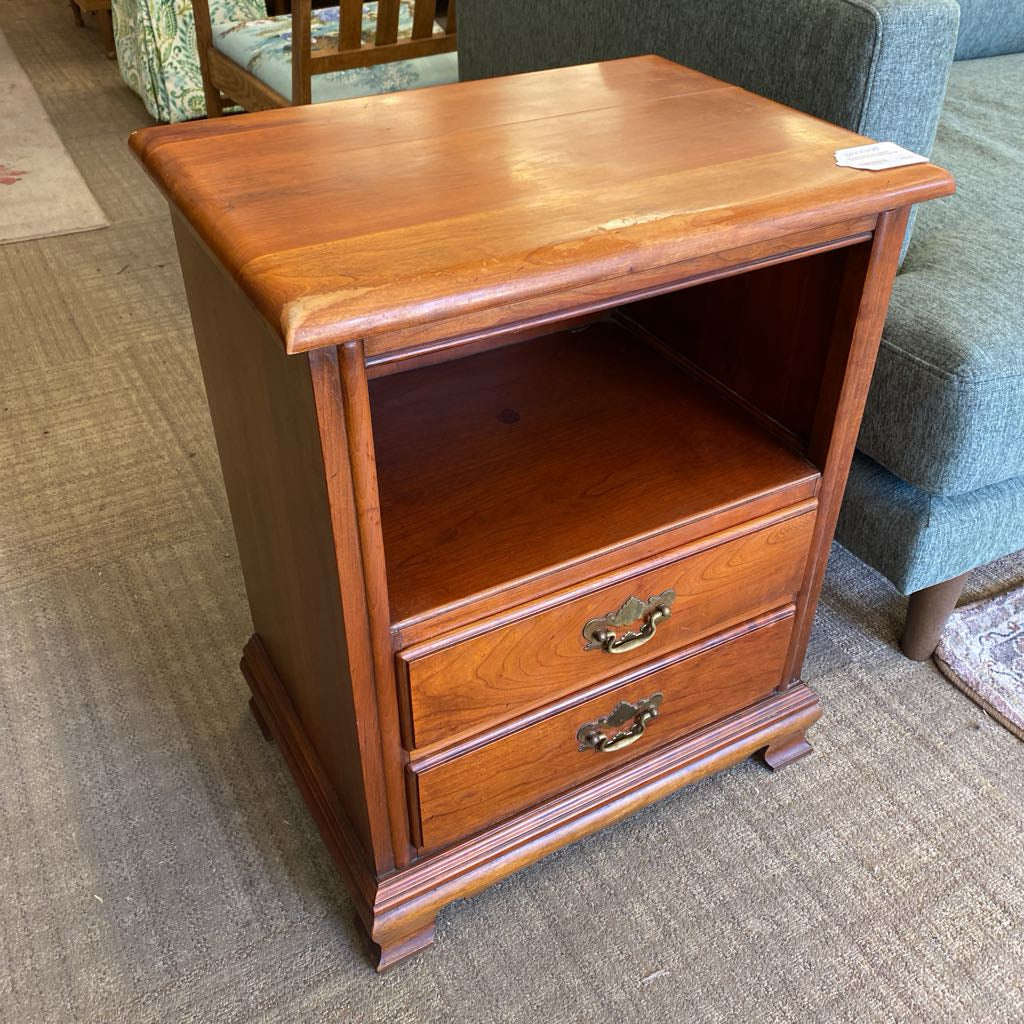 GEORGETOWN GALLERIES Traditional Cherry Nightstand