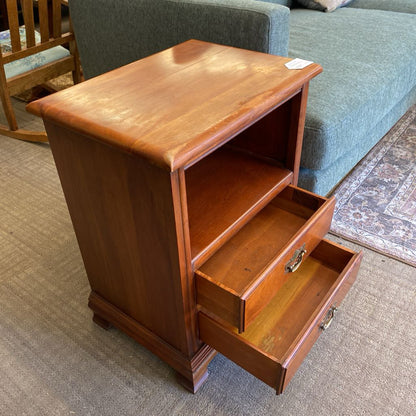 GEORGETOWN GALLERIES Traditional Cherry Nightstand