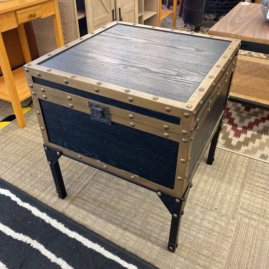 Retro Trunk Square (AS IS) C TRUNKS