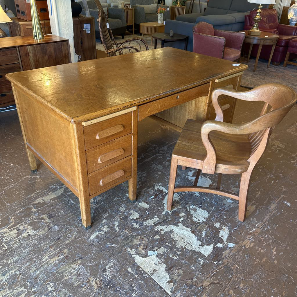 Vintage Oak Desk w/ Matching Chair C DESKS