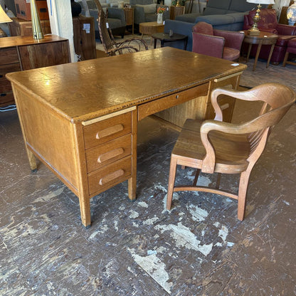 Vintage Oak Desk w/ Matching Chair C DESKS