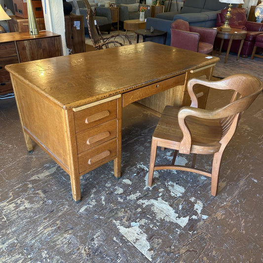Vintage Oak Desk w/ Matching Chair C DESKS